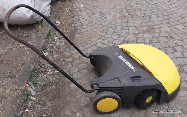 Ruční zametací stroj KM 650I (Rucni zametaci stroj KARCHER KM 650 (3).jpg)